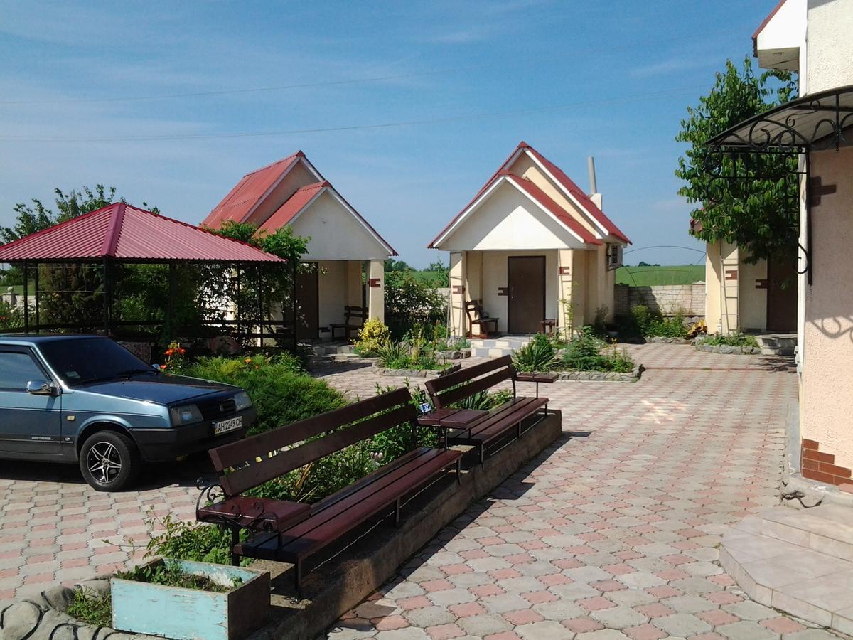 Beregynya Motel Yuzhnoukrainsk Exterior photo